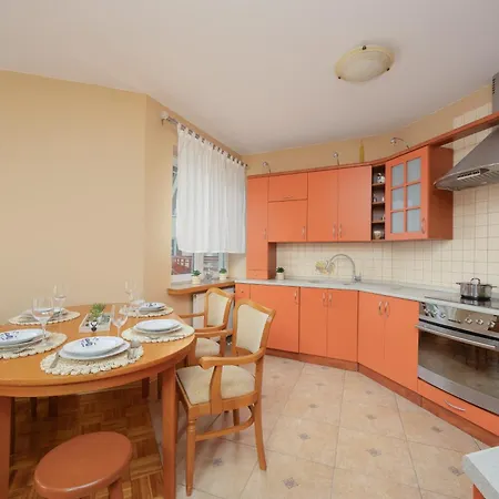 アパート Stryjenskich Cozy With Balcony In Ursynow District By Renters ワルシャワ