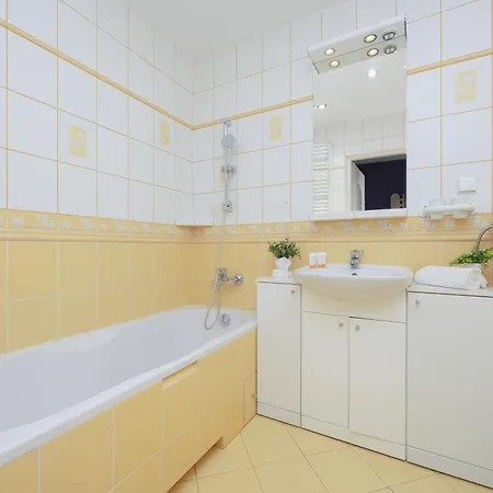 Stryjenskich Cozy With Balcony In Ursynow District By Renters * Warschau