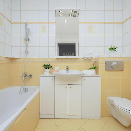 Stryjenskich Cozy With Balcony In Ursynow District By Renters 华沙